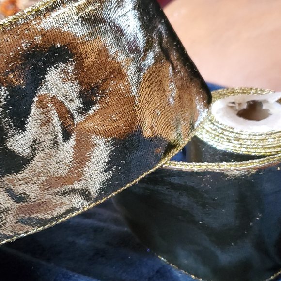 Gold - Vintage Crushed Velvet Wired-Edge Ribbon - 3 7/8" x 7.5 yards - Picture 4 of 9